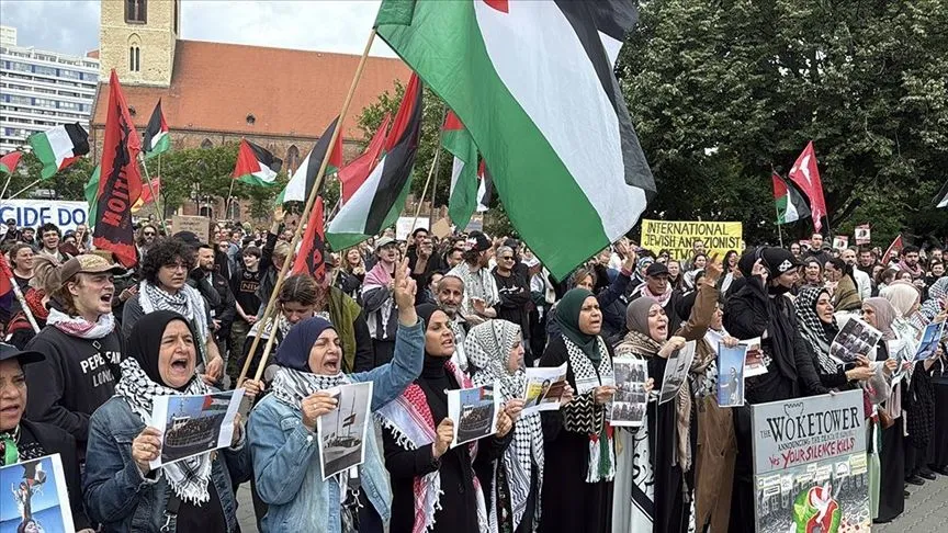Berlin'de, İsrail'in "Madleen" gemisine saldırısı protesto edildi