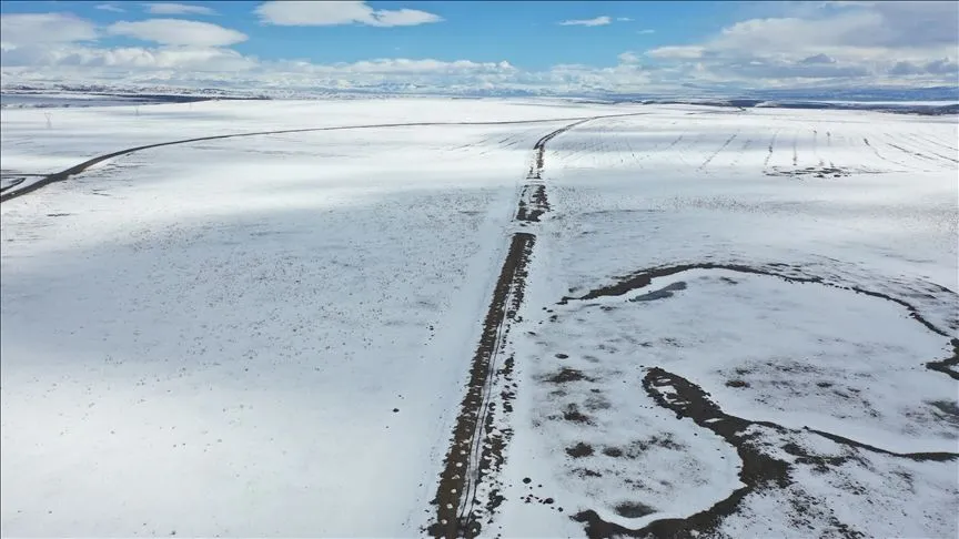Kars ve Tunceli'de kar, yerini soğuk havaya bıraktı