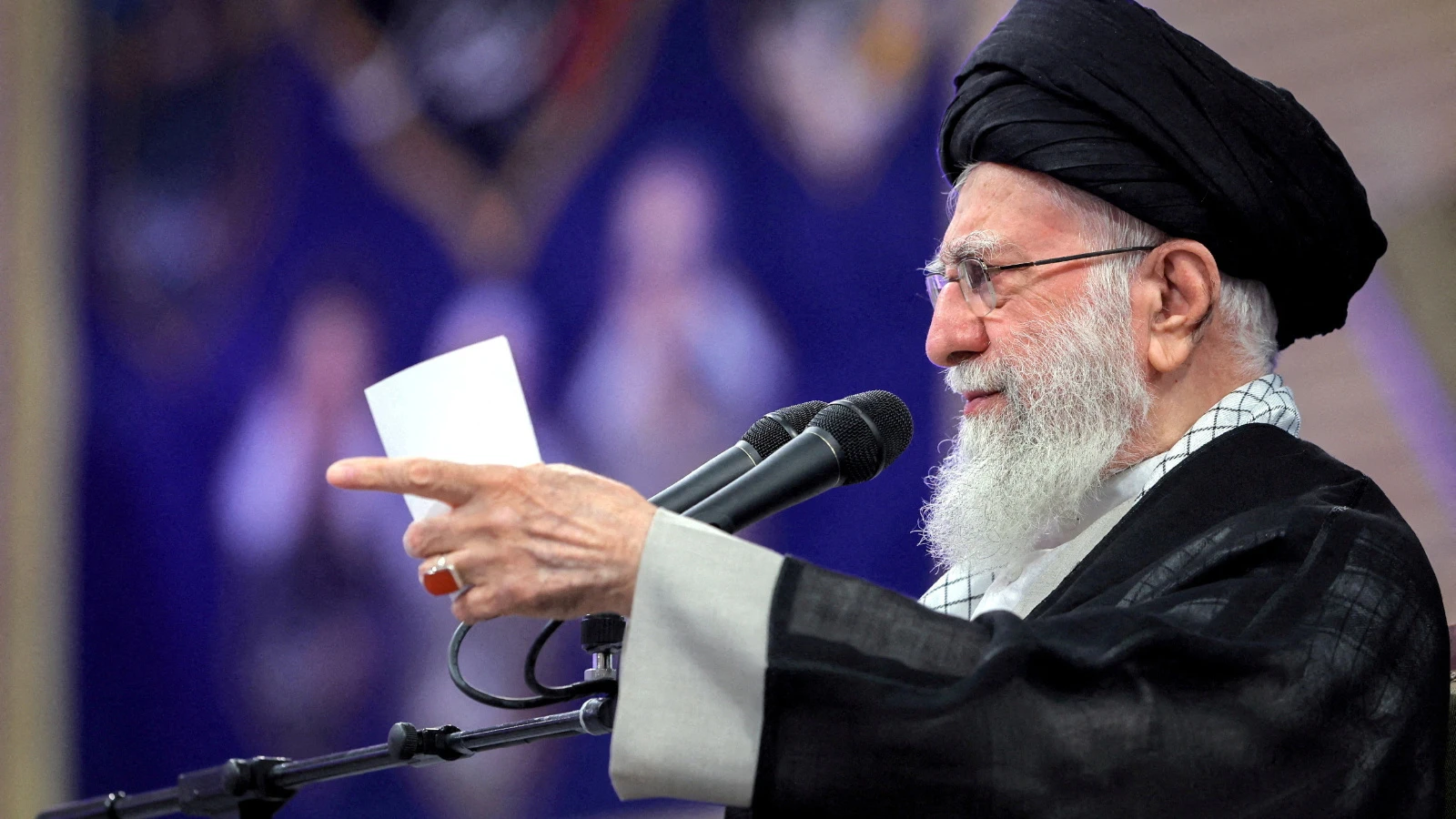 Hamaney: İran, ABD ve diğerlerine daha büyük darbeler indirilebilir