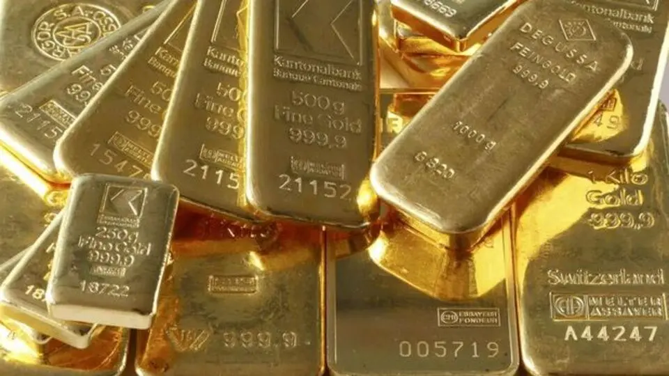 Altın, Fed’den iki faiz indirimi beklentisiyle kazançlarını koruyor