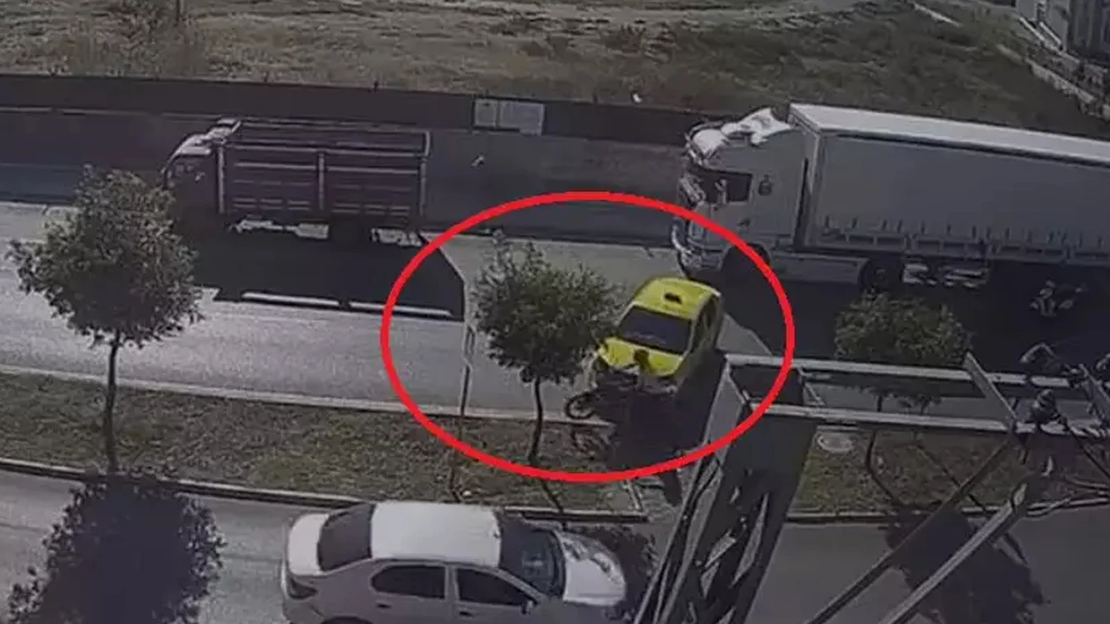 Adana'da feci kaza! Taksi genç adamı hayattan kopardı