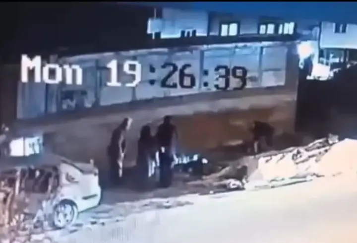 3 kişiye saldırıp ısıran köpek, tabancayla vuruldu; o anlar kamerada