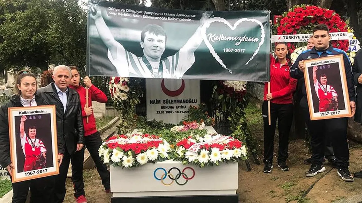 Efsane halterci Naim Süleymanoğlu vefatının 8. yılında kabri başında anıldı!