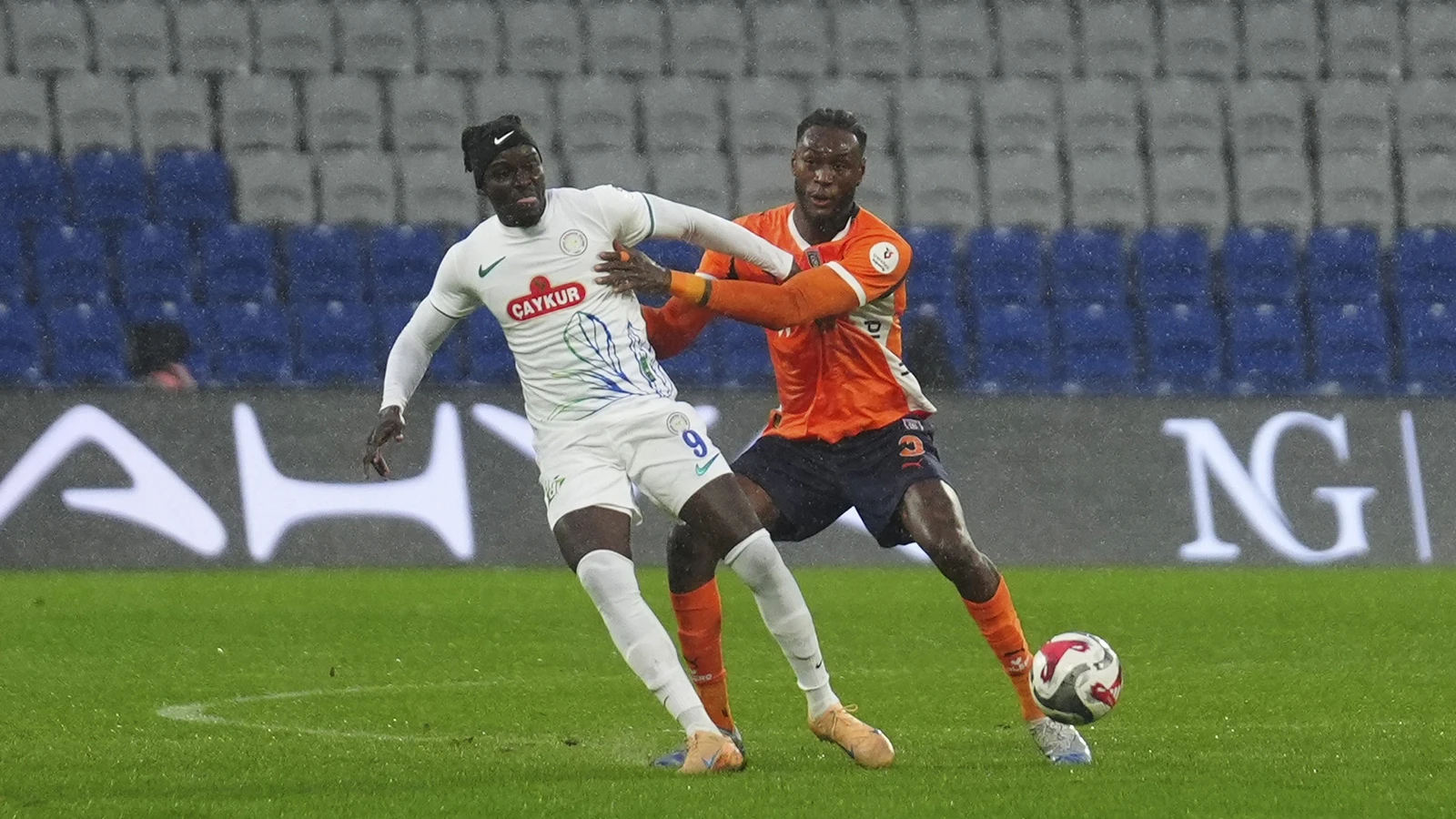 Başakşehir ile Rizespor'un gol düellosunda gülen çıkmadı