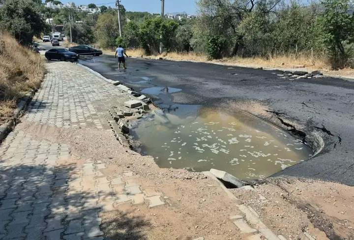 Bodrum’da ana su isale hattı patladı, tonlarca su boşa aktı