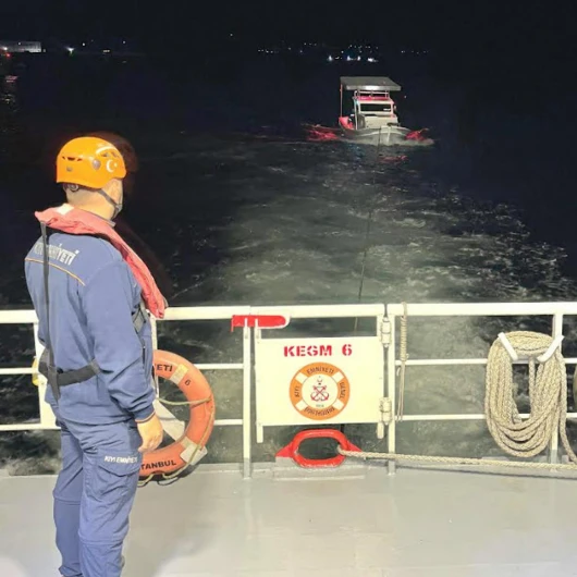 Makinesi Arızalandı Boğazda Sürüklenmeye Başladı: Son Anda Yardıma Yetiştiler