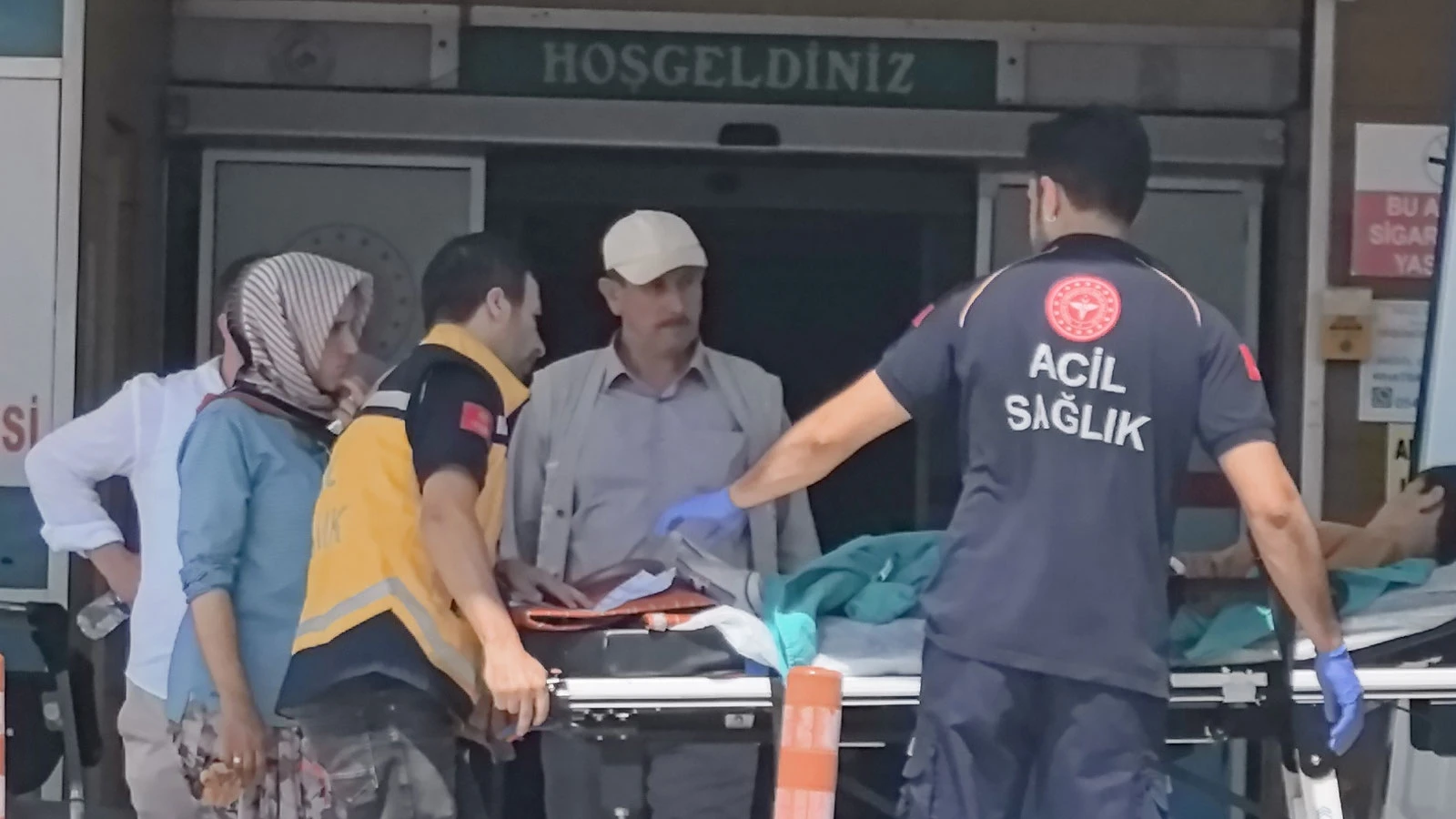 Kurban kesilen bahçede bıçağın üzerine düşen çocuk ağır yaralandı