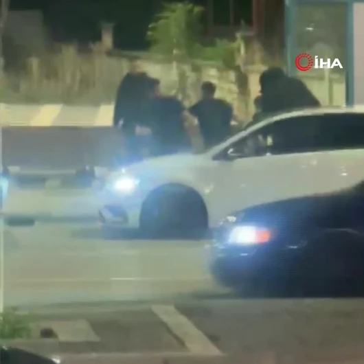Aksaray'da Trafikte Yol Verme Kavgası: O Anlar Cep Telefonunda