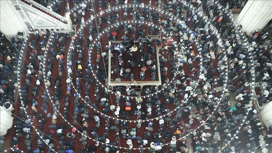 Restorasyonu tamamlanan Selimiye Camisi'nde teravih yoğunluğu