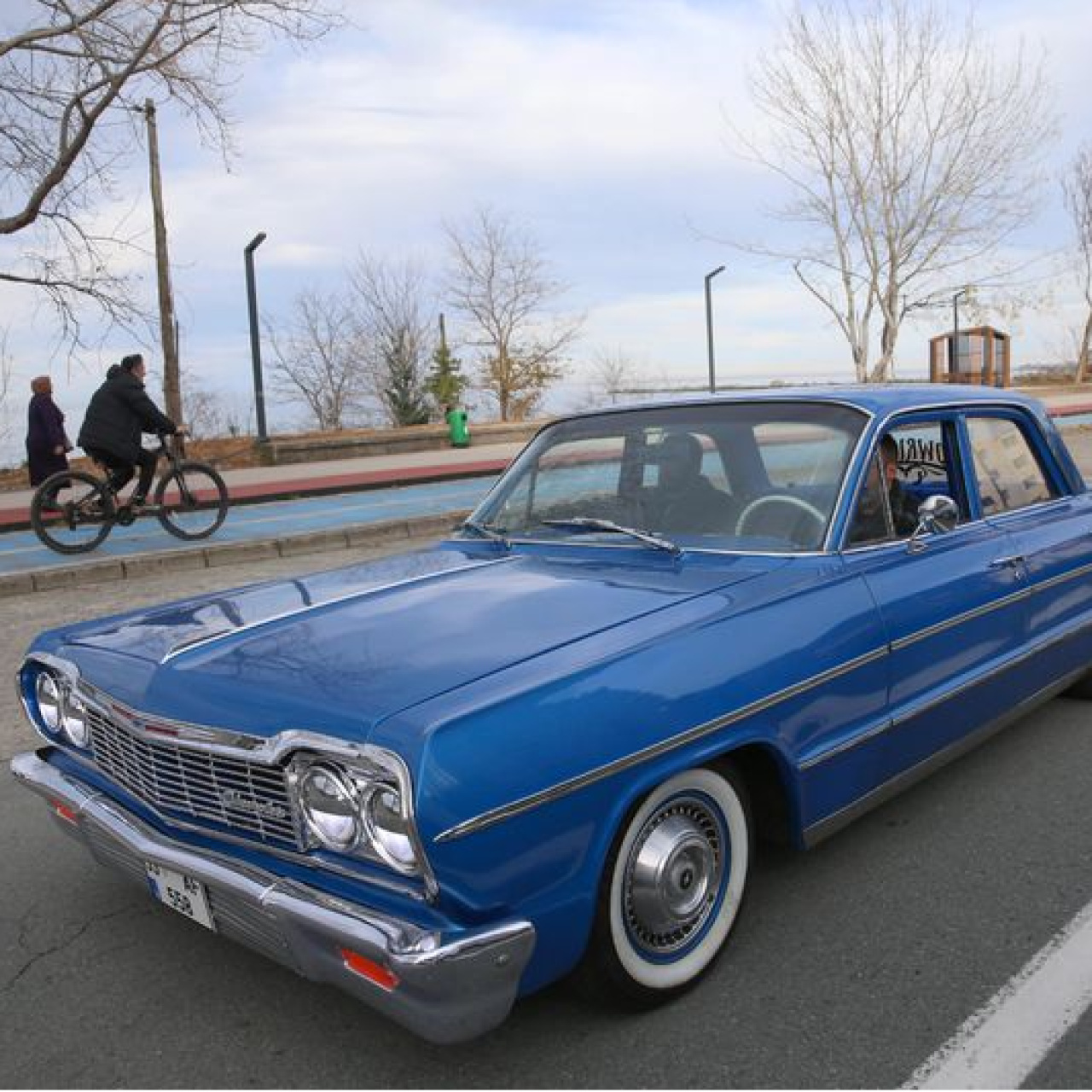 1964 model otomobiliyle Rize sokaklarında ilgi görüyor