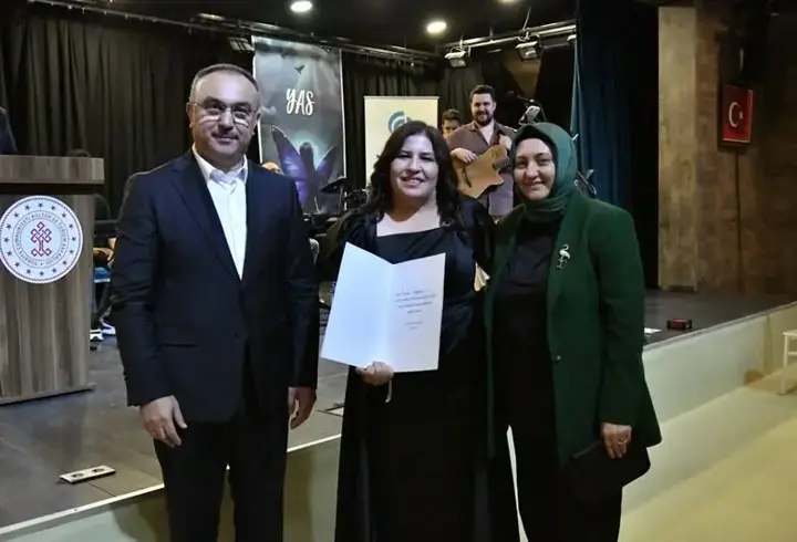Vali Soytürk, Yazar Öztürk'ün İmza Gününe Katıldı