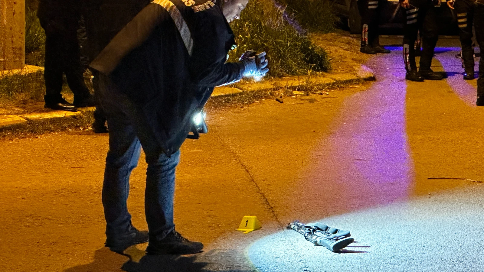 Sakarya'da polisle çatışan şahıs okul önünde vuruldu! O anlar kamerada
