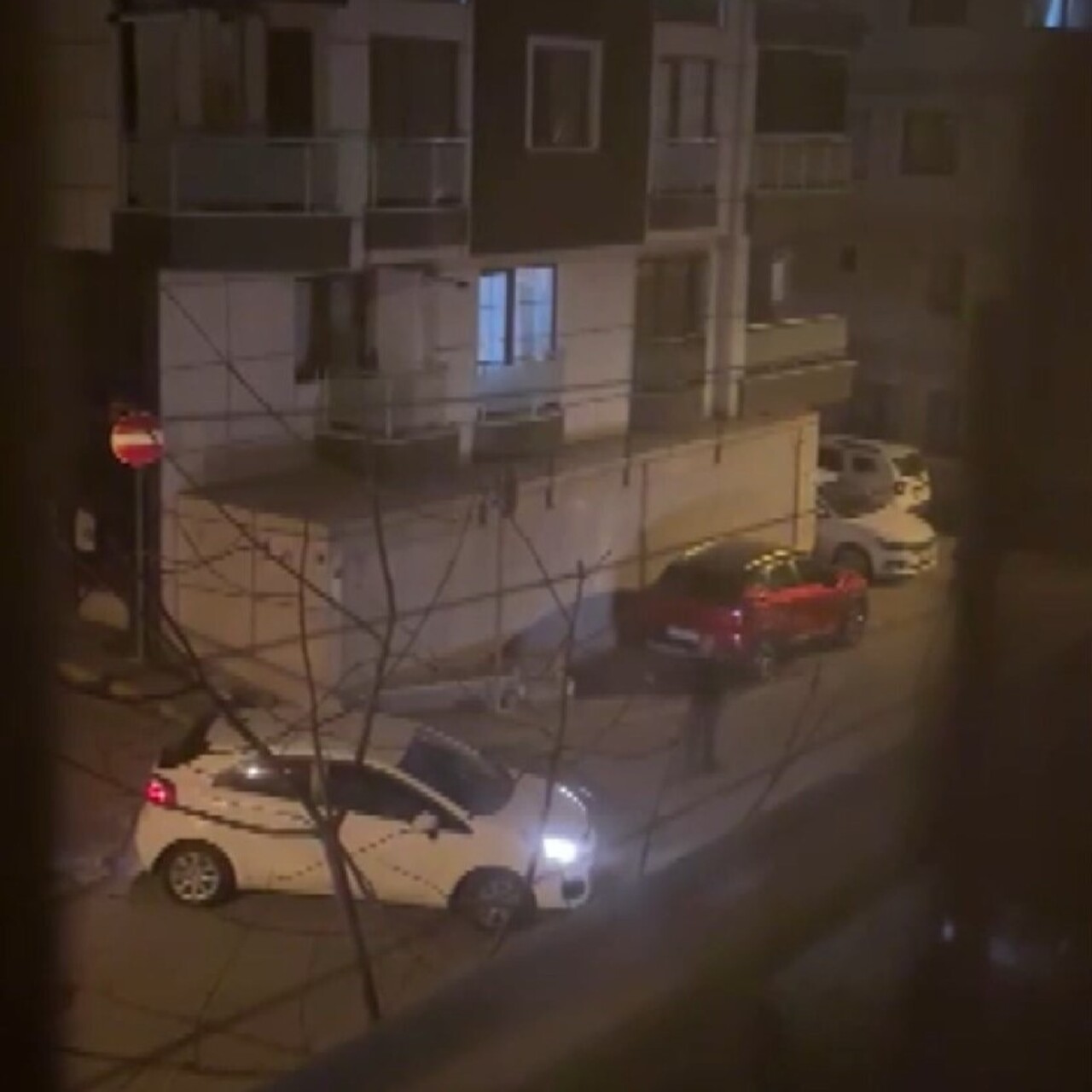 Boşanma aşamasındaki karısını silahla tehdit etti!