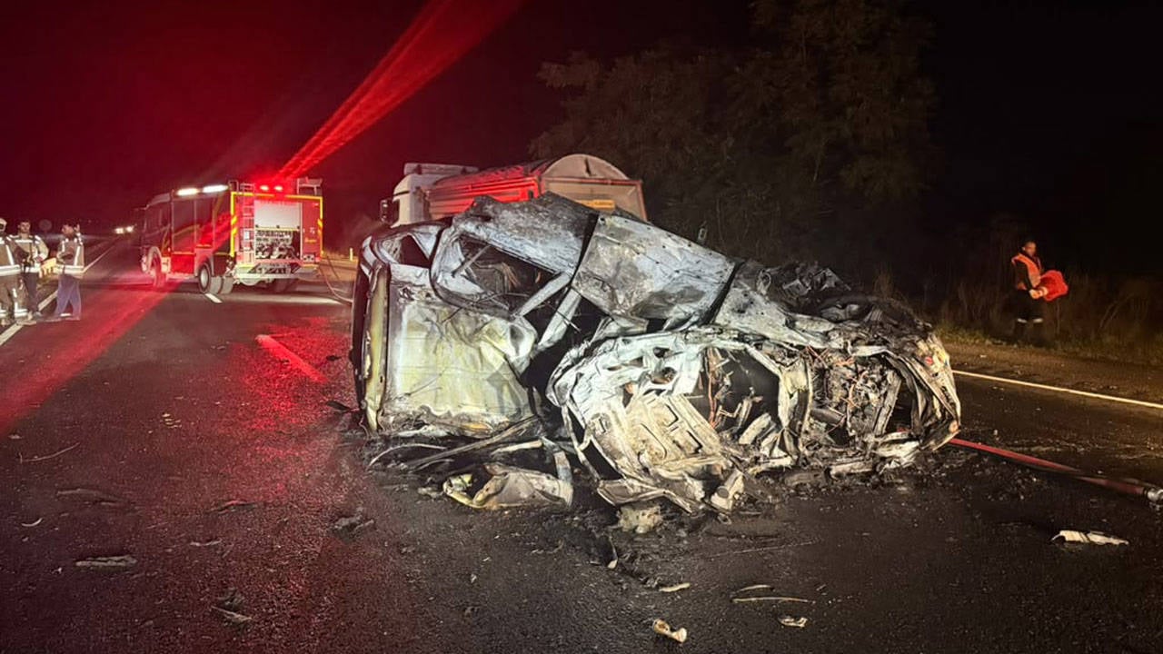 Ankara'da Bariyerlere Çarpan Araç Yandı, Sürücü Hayatını Kaybetti