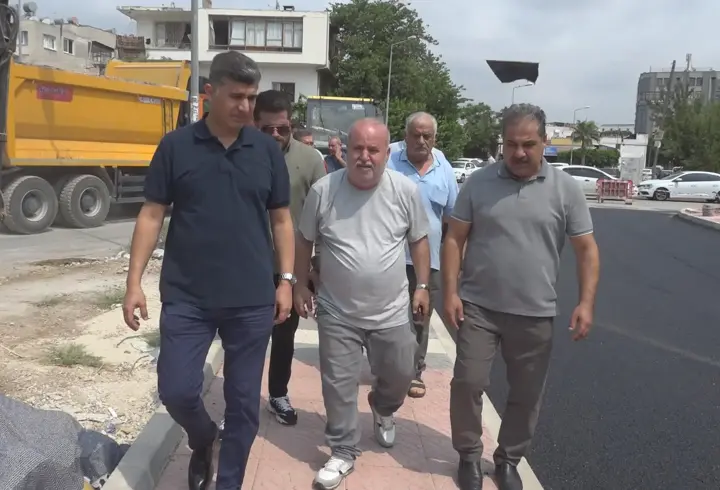 Barış Mahallesi’nin sokakları sıcak asfaltla yenileniyor