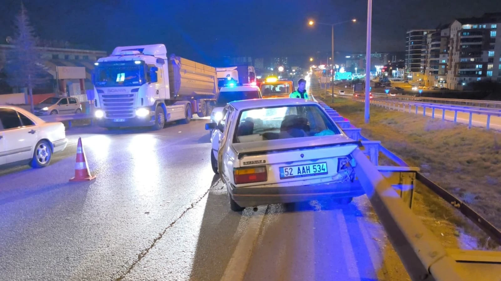 Kırıkkale'de TIR ile otomobil çarpıştı: 3 yaralı
