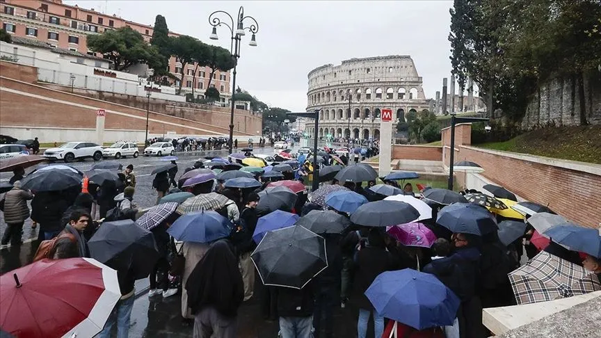 Roma'da inşası yıllar alan metro hattında 2 durak daha hizmete açıldı