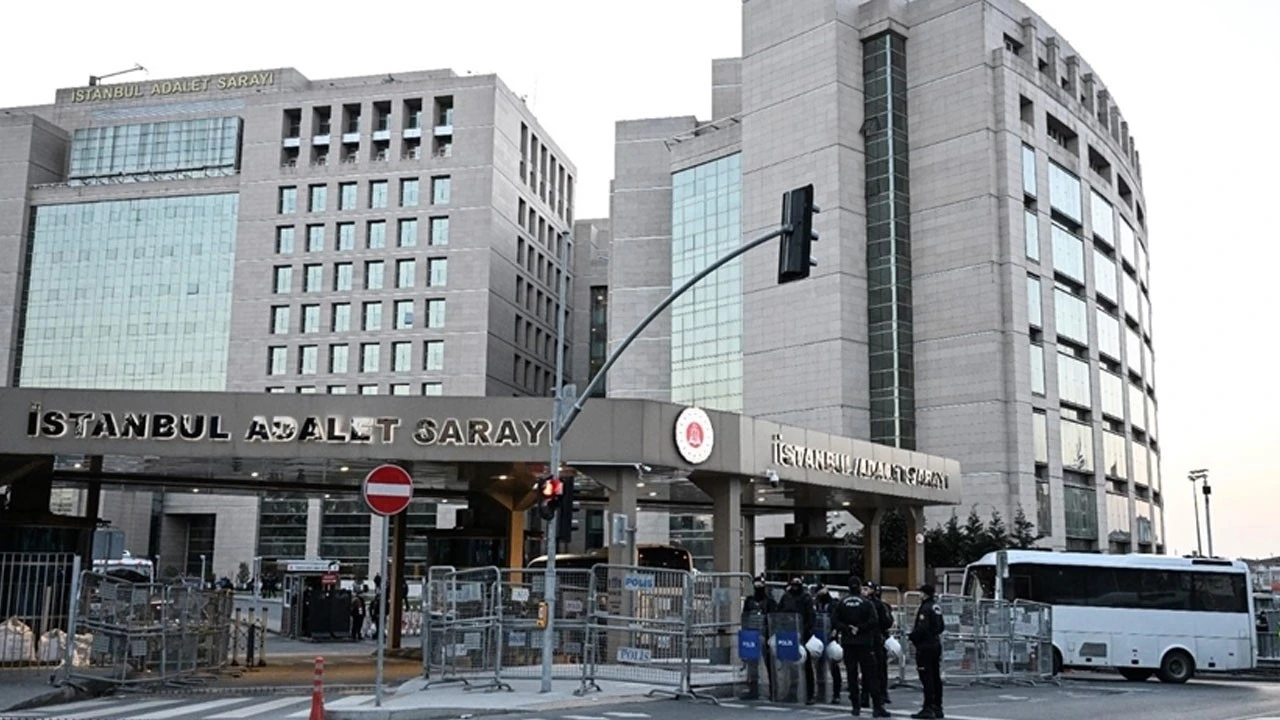 İBB'ye yönelik soruşturmada 52 kişinin emniyetteki işlemleri sürüyor