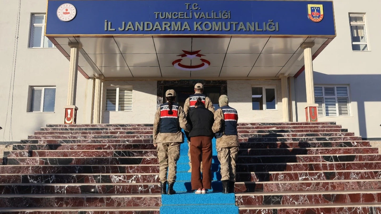 Milyonlarca liralık "sahte gönül ilişkisi" oyununu jandarma bozdu