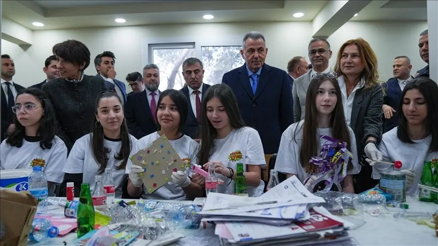 İzmir'de öğrenciler kantin alışverişini "atıklarla" yapabilecek
