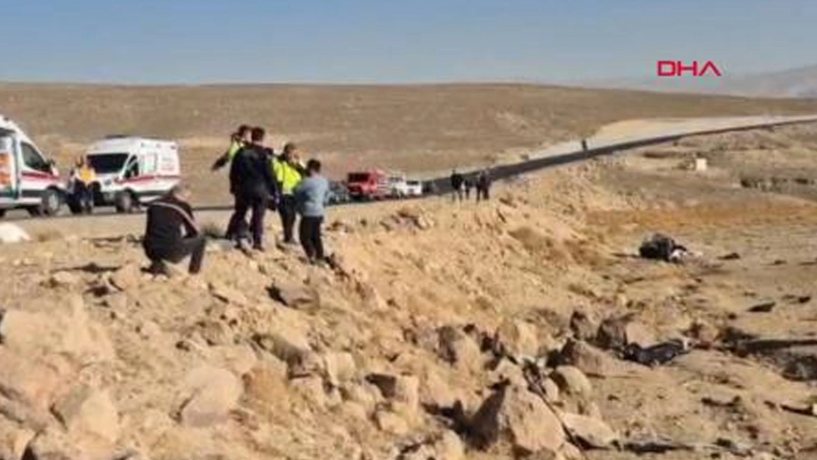 Otomobil şarampole yuvarlandı: Ölü ve yaralılar var