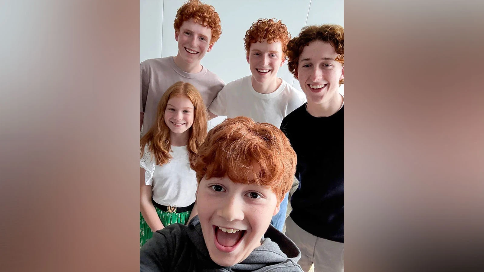 Harry Potter dizisinden Weasley kardeşlerin ilk kareleri geldi