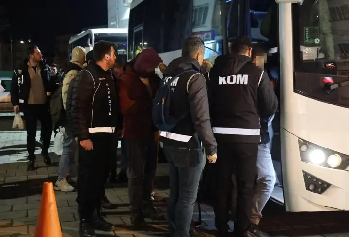 Buca Belediyesi rüşvet soruşturması: 26 kişi adliyede