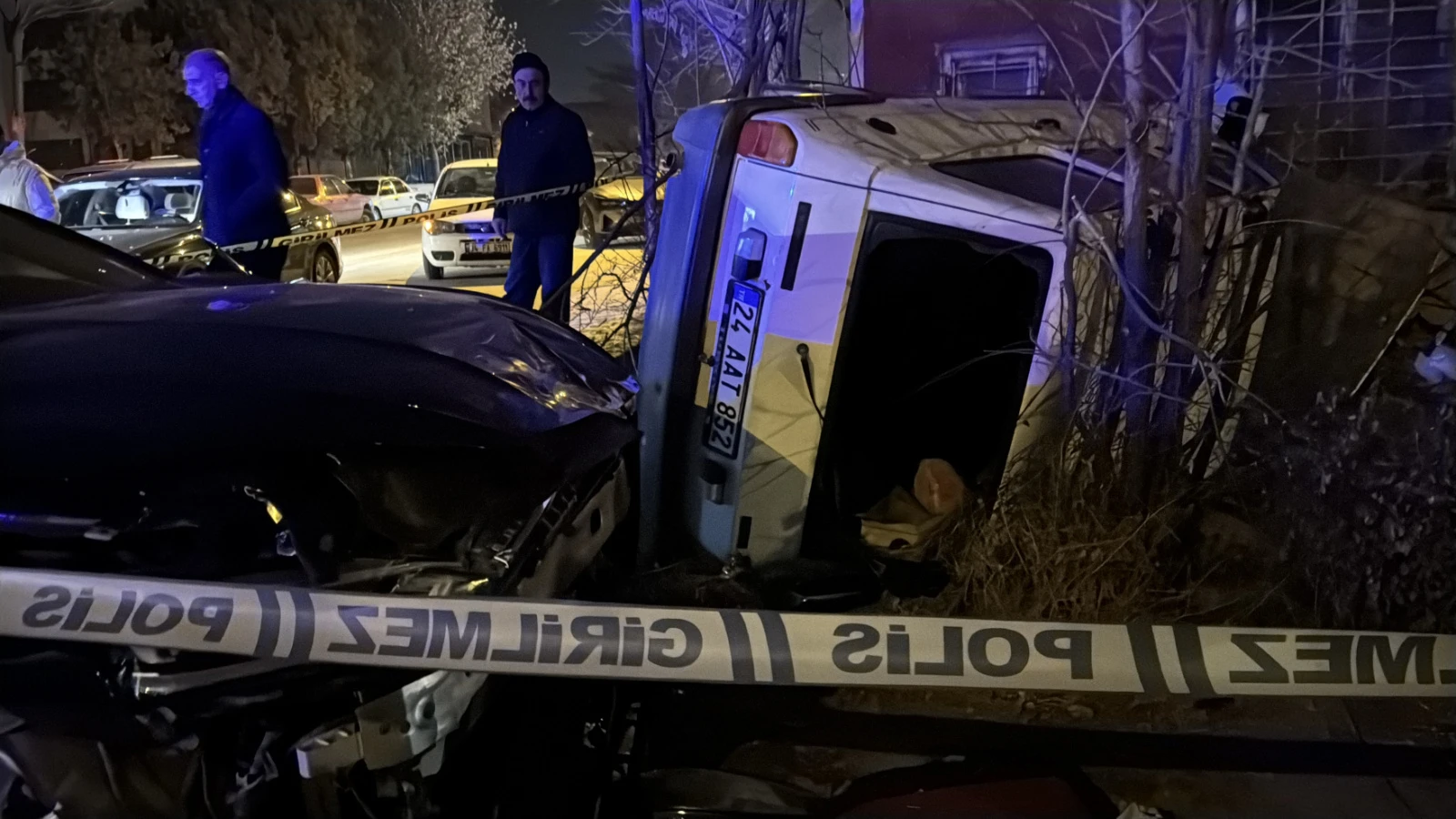 Erzincan'da iki otomobil çarpıştı: 5 yaralı