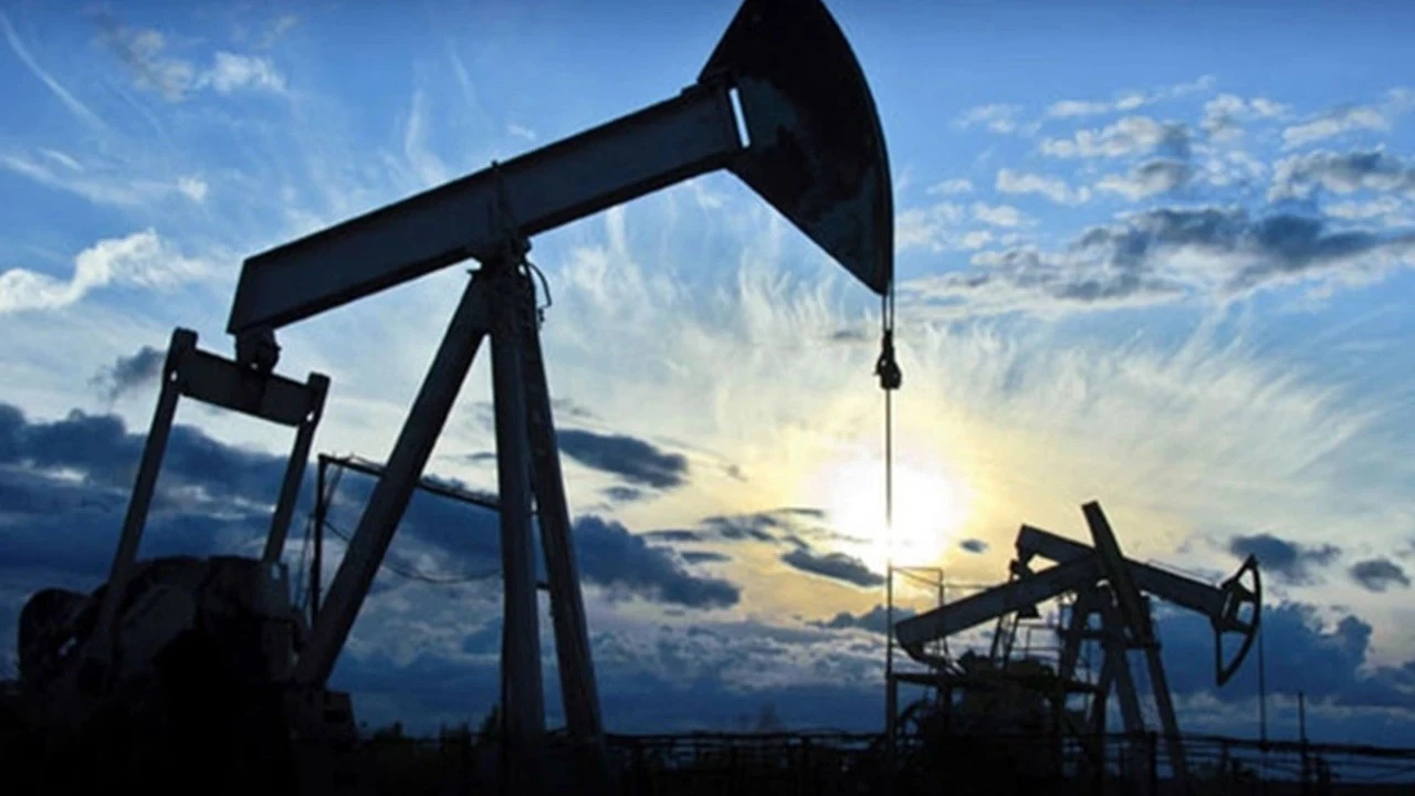 Brent petrol ağustosta 4 dolardan fazla düştü