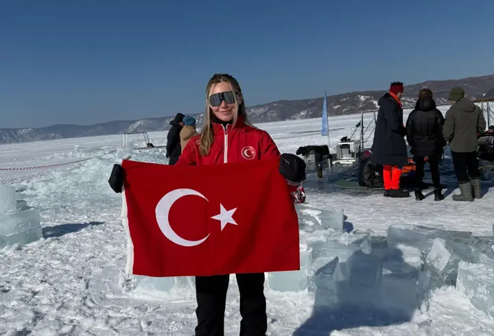 Milli sporcudan farkındalık için buz altı dalışı