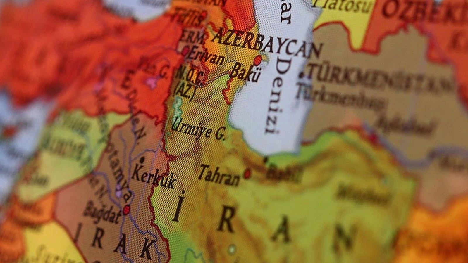 Azerbaycan, İran sınırından yük araçlarının hareketini geçici olarak askıya aldı