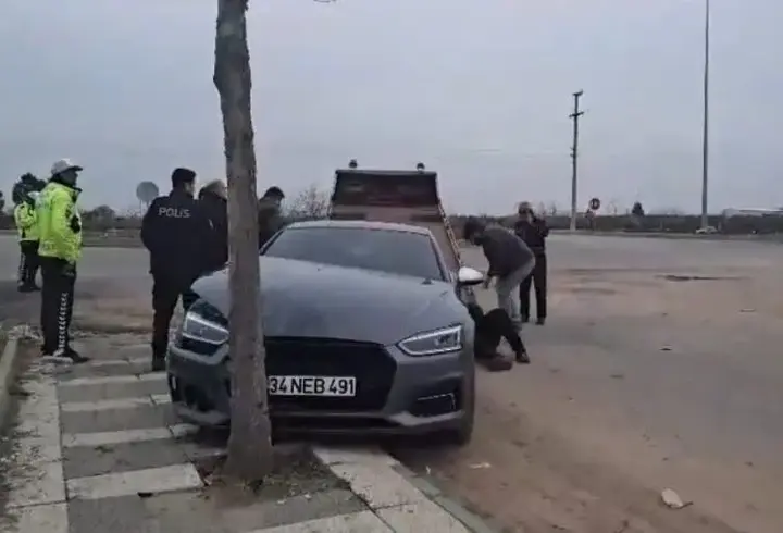 Otomobil ile çarpışan motosiklet sürücüsü yaralandı
