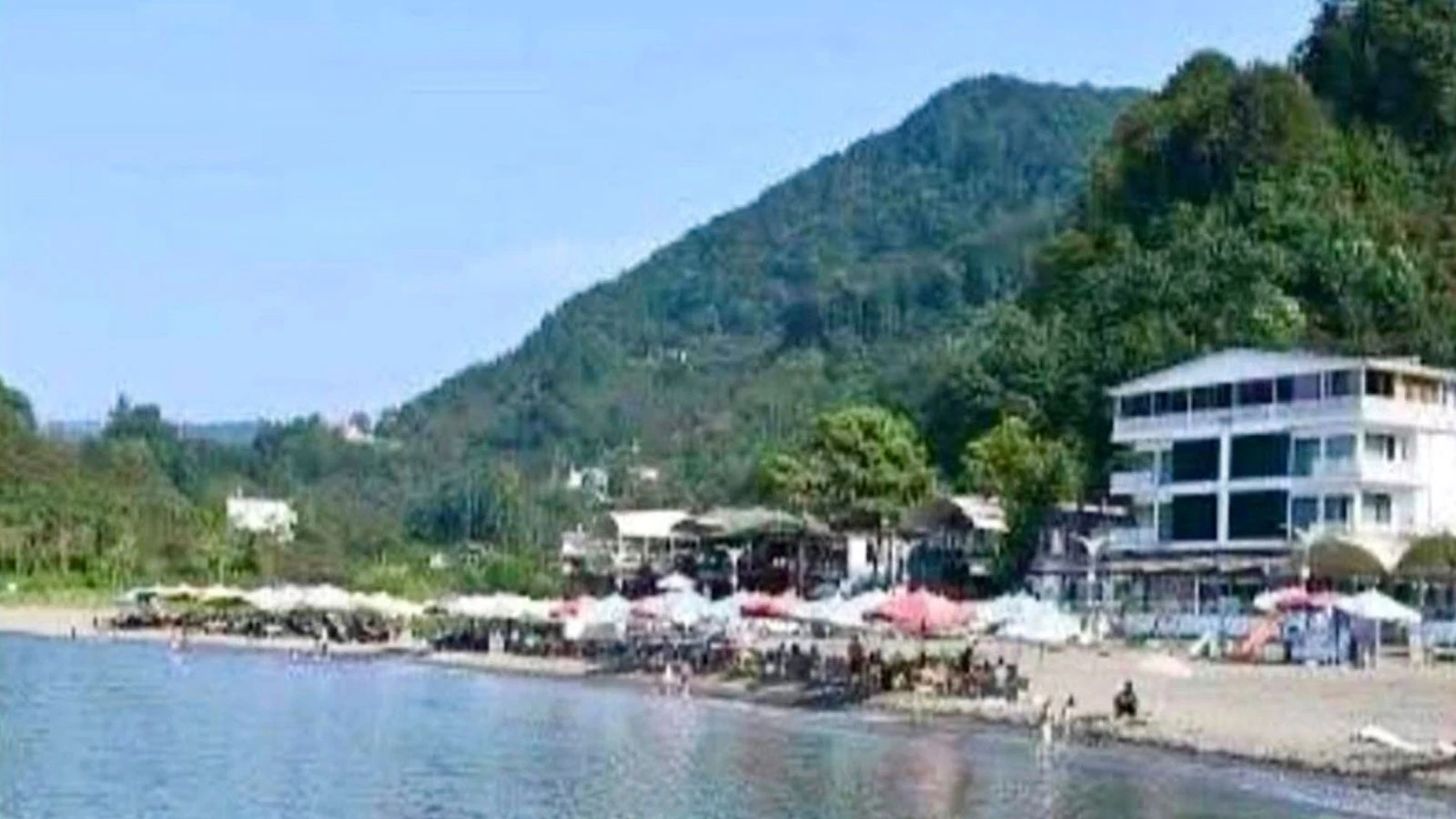 Baba, boğulma tehlikesi geçiren kızı için canını feda etti