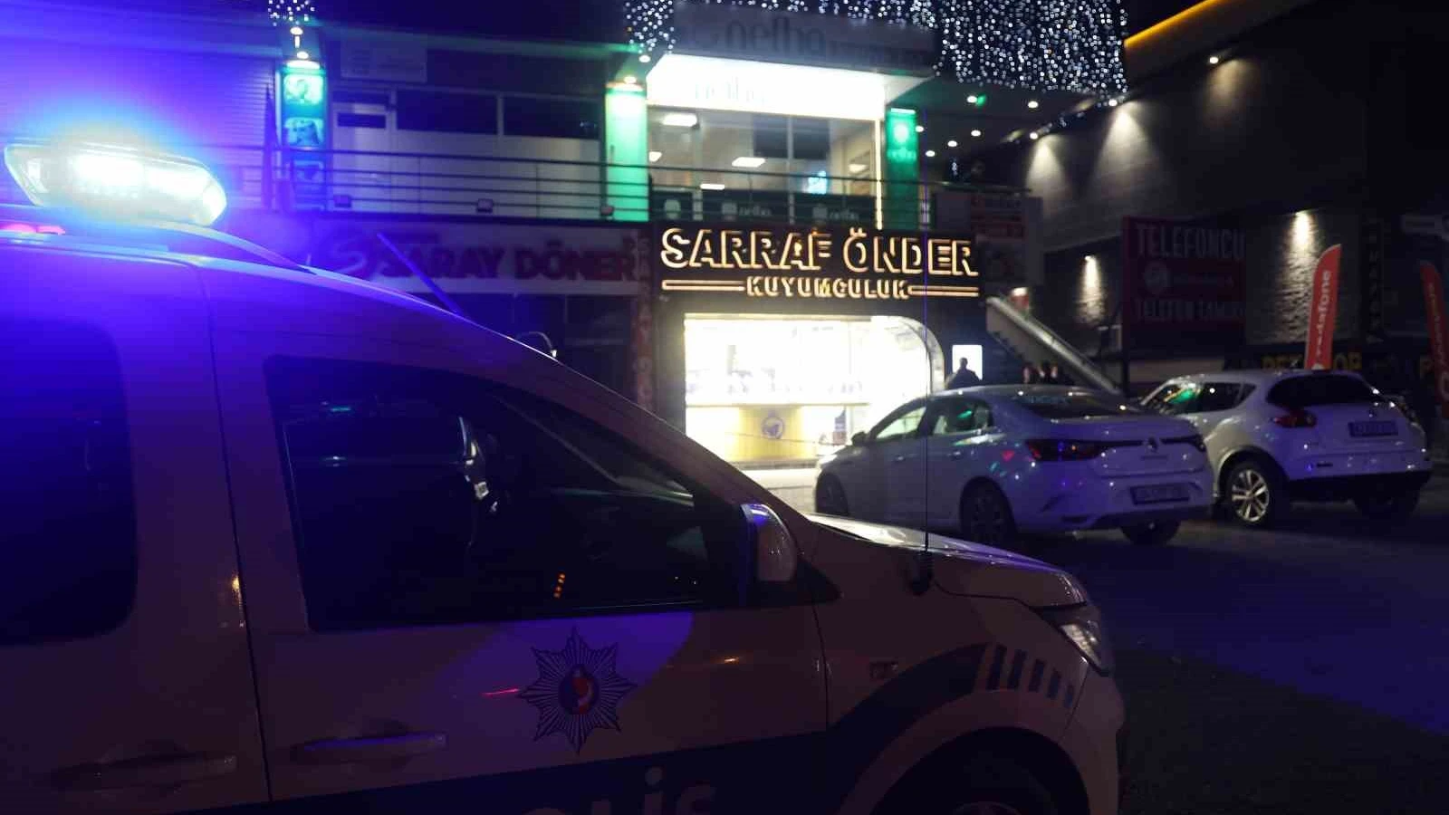 Konya'da kuyumcuya giren hırsızlar imitasyon bilezikleri çaldı