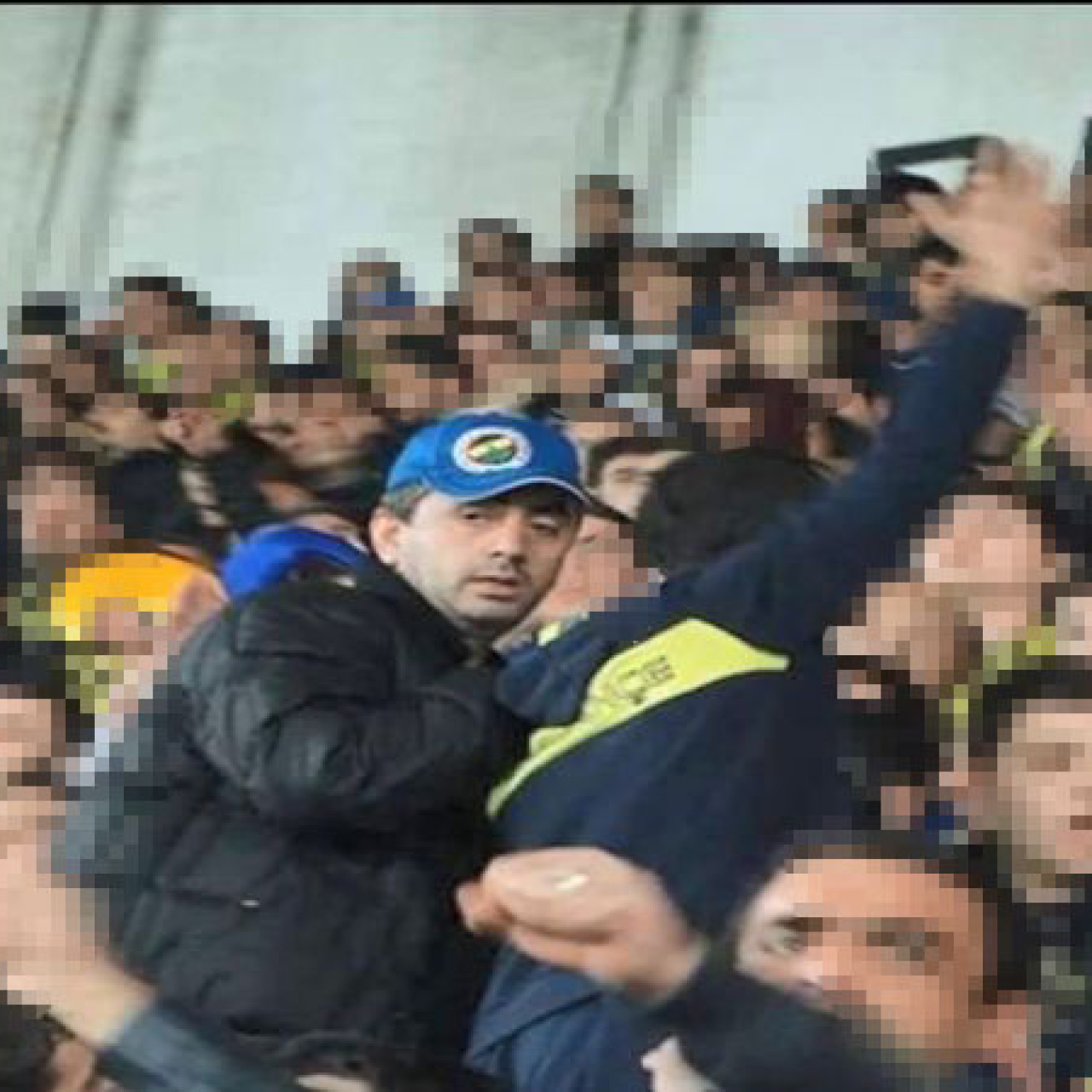 Silahla ağır yaralandı... Fenerbahçe tribün liderine kurşun yağmuru!