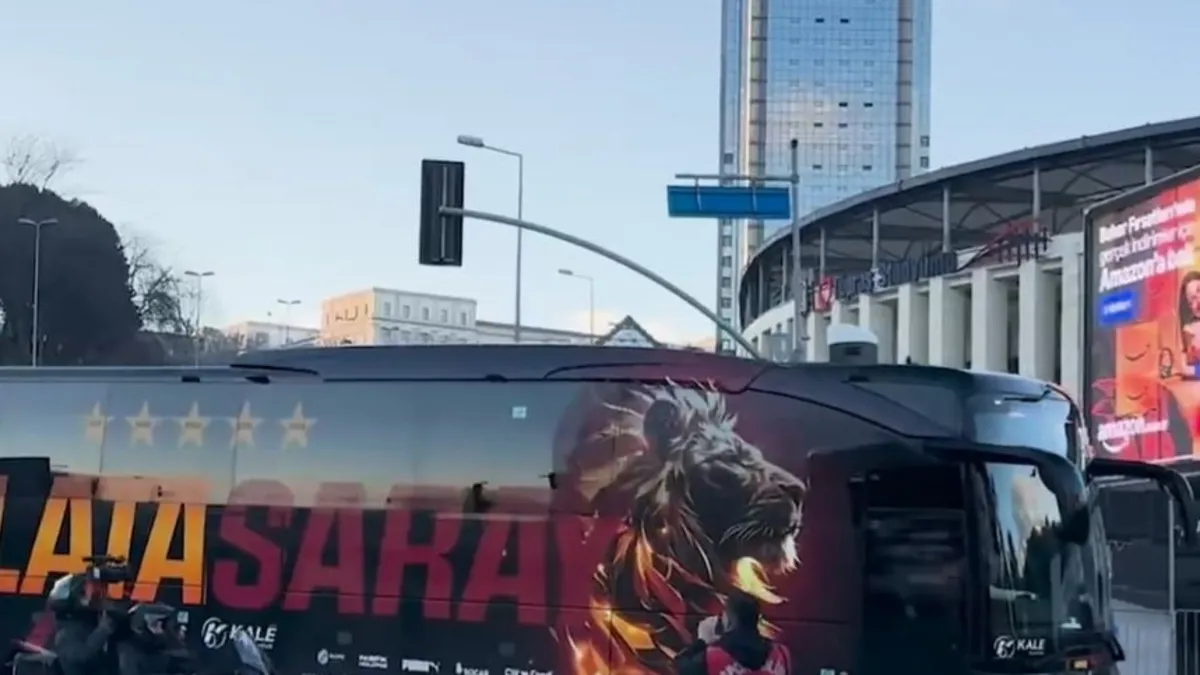Galatasaray kafilesi Tüpraş Stadyumu'na geldi