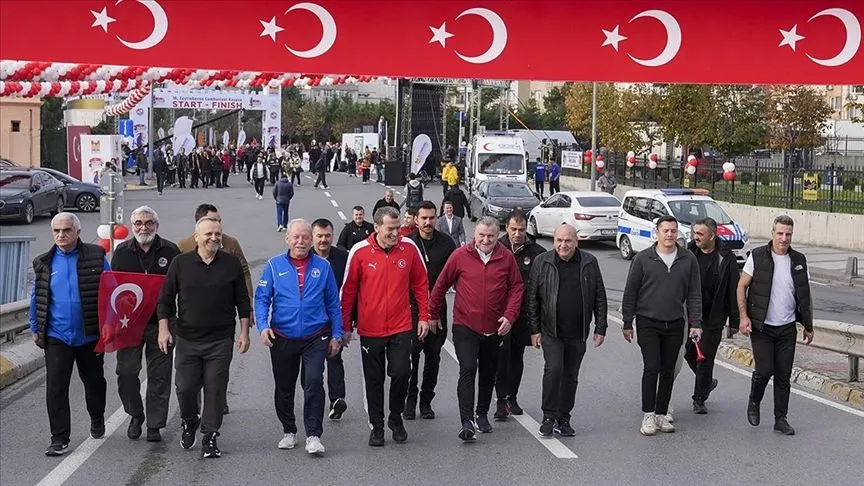 Bakan Bak, 16. Zeytinburnu Cumhuriyet Koşusu etkinliğine katıldı
