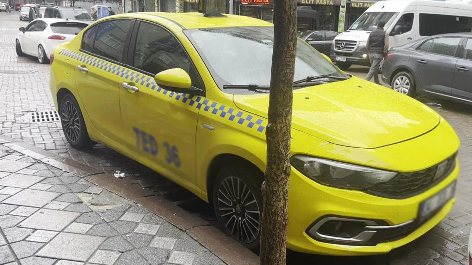 Zeytinburnu'nda bir taksici, evinin önünde katledildi