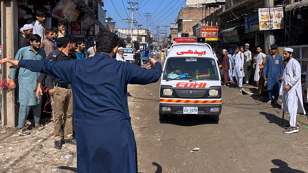 Pakistan'da Okulun Çatısı Çöktü: Öğretmen Ve En Az 17 Öğrenci Hayatını Kaybetti