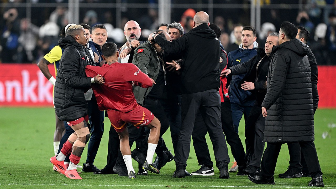 Fenerbahçe-Galatasaray derbisinde taşkınlık yapan 43 kişi hakkında işlem başlatıldı