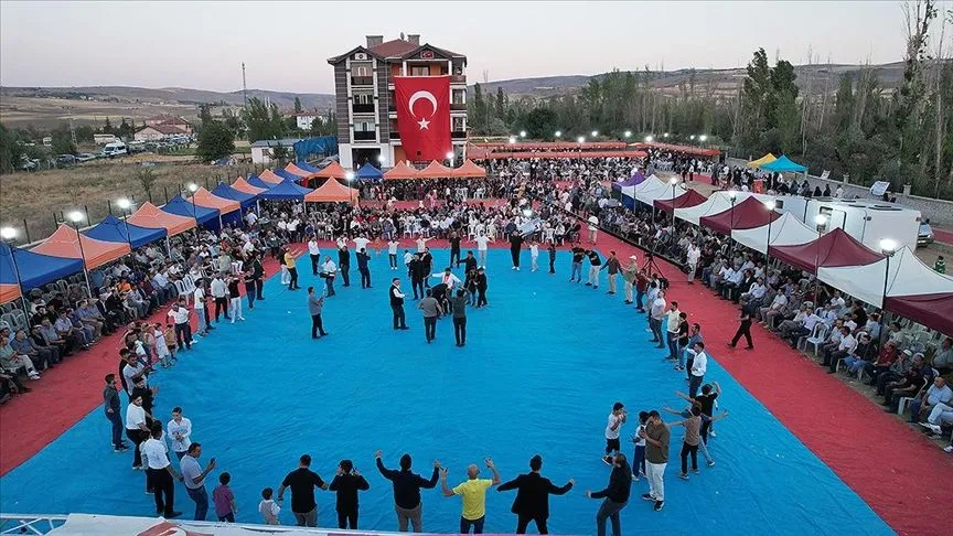 Çubuk'ta festival havasında geleneksel Türkmen düğünü