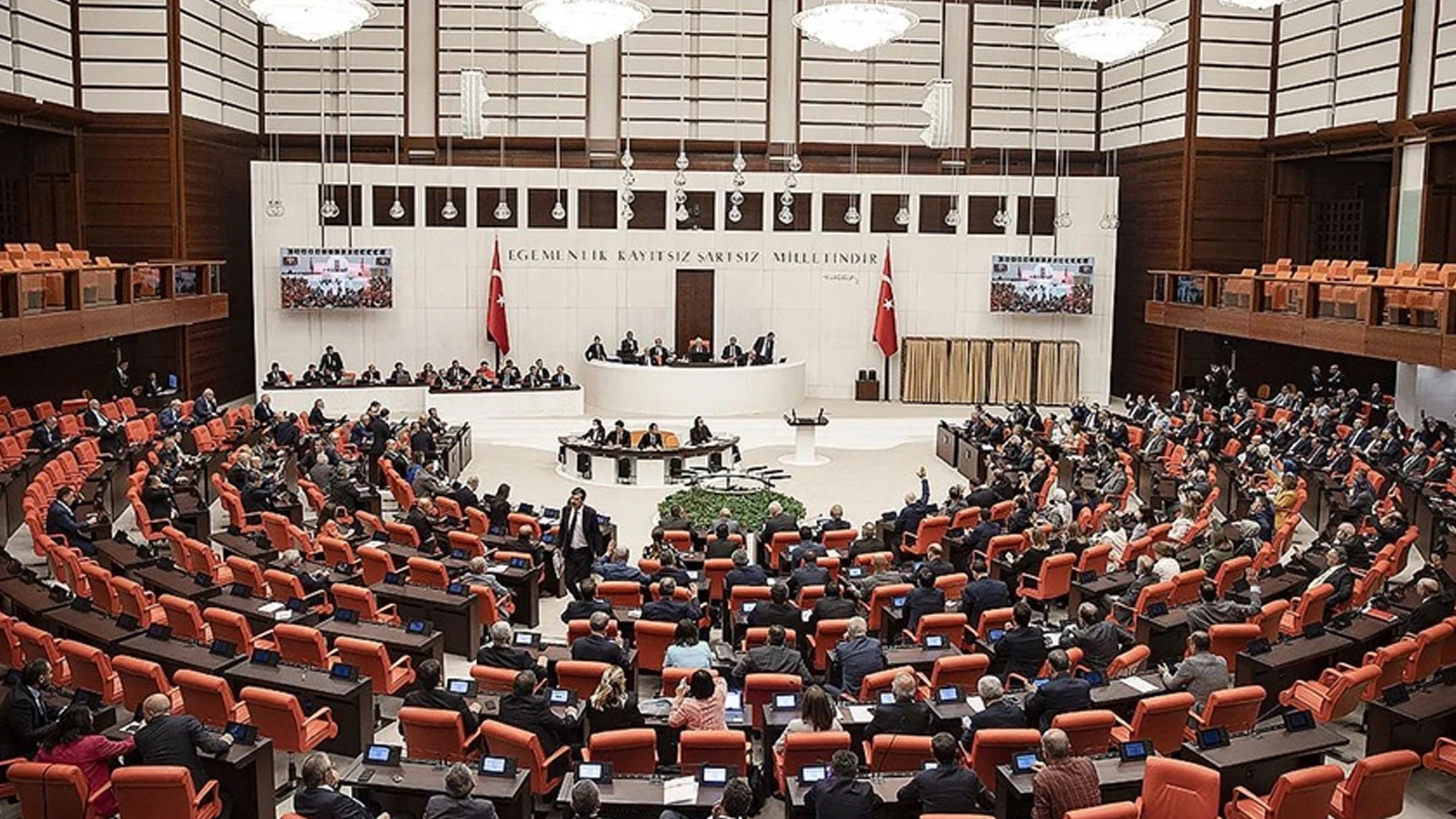 Lübnan, Irak ve Suriye tezkereleri Meclis'ten geçti
