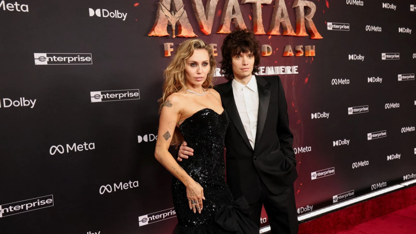 Miley Cyrus, Maxx Morando ile nişanlandı: Yüzük olay yarattı