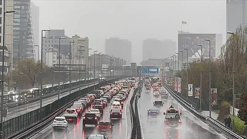 İstanbul'da bayram tatilinin son gününde trafik yoğunluğu yaşanıyor