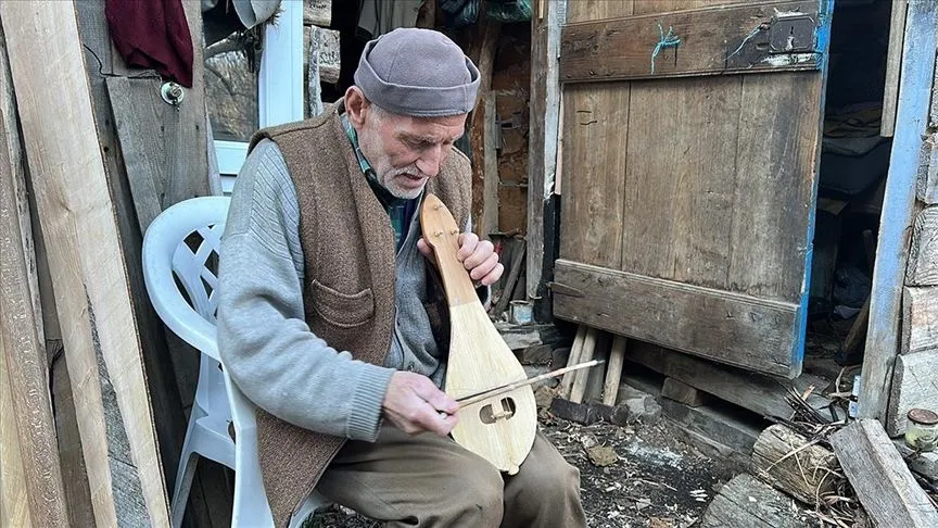 Sandal kürekleri Salih ustanın elinden çıkıyor