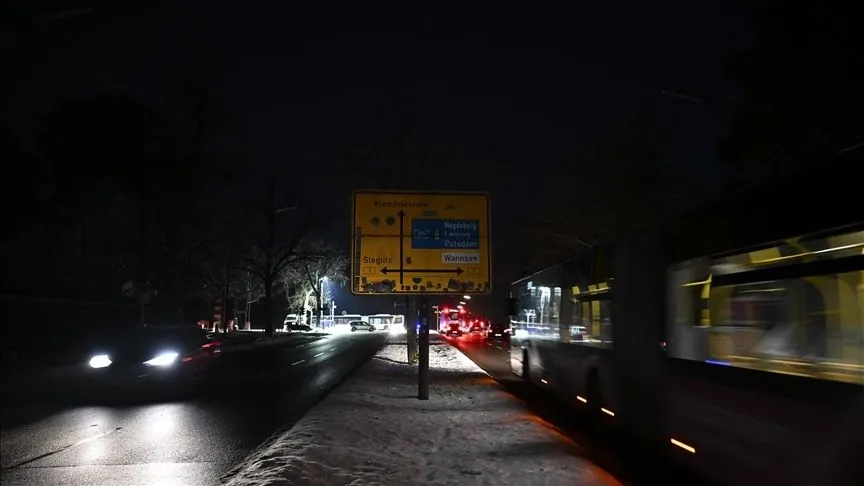 Alman basını, Berlin'de on binlerce kişinin günlerdir elektriksiz bırakılmasını eleştirdi