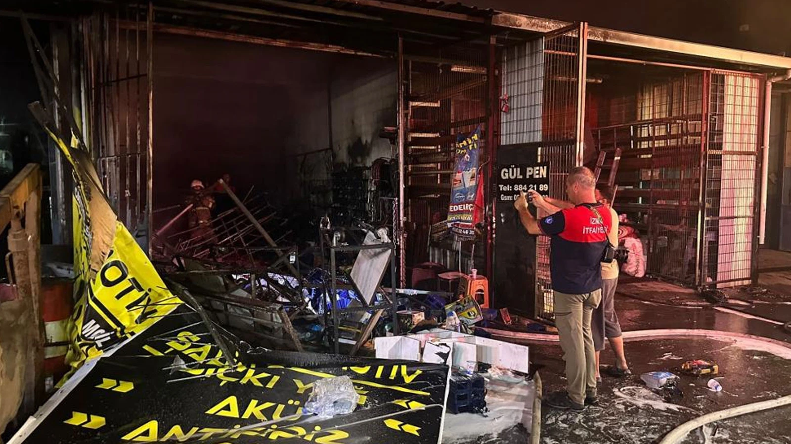 İzmir’de sanayi sitesinde yangın paniği: 3 iş yeri küle döndü