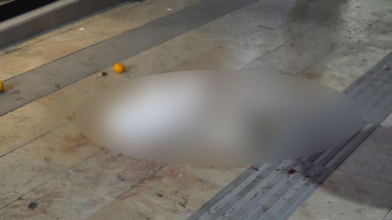 Sokak ortasında boşanma aşamasındaki eşine dehşeti yaşattı