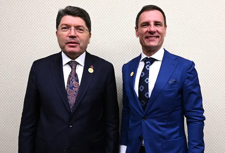 Bakan Tunç, Macaristanlı mevkidaşı Tuzson ile bir araya geldi