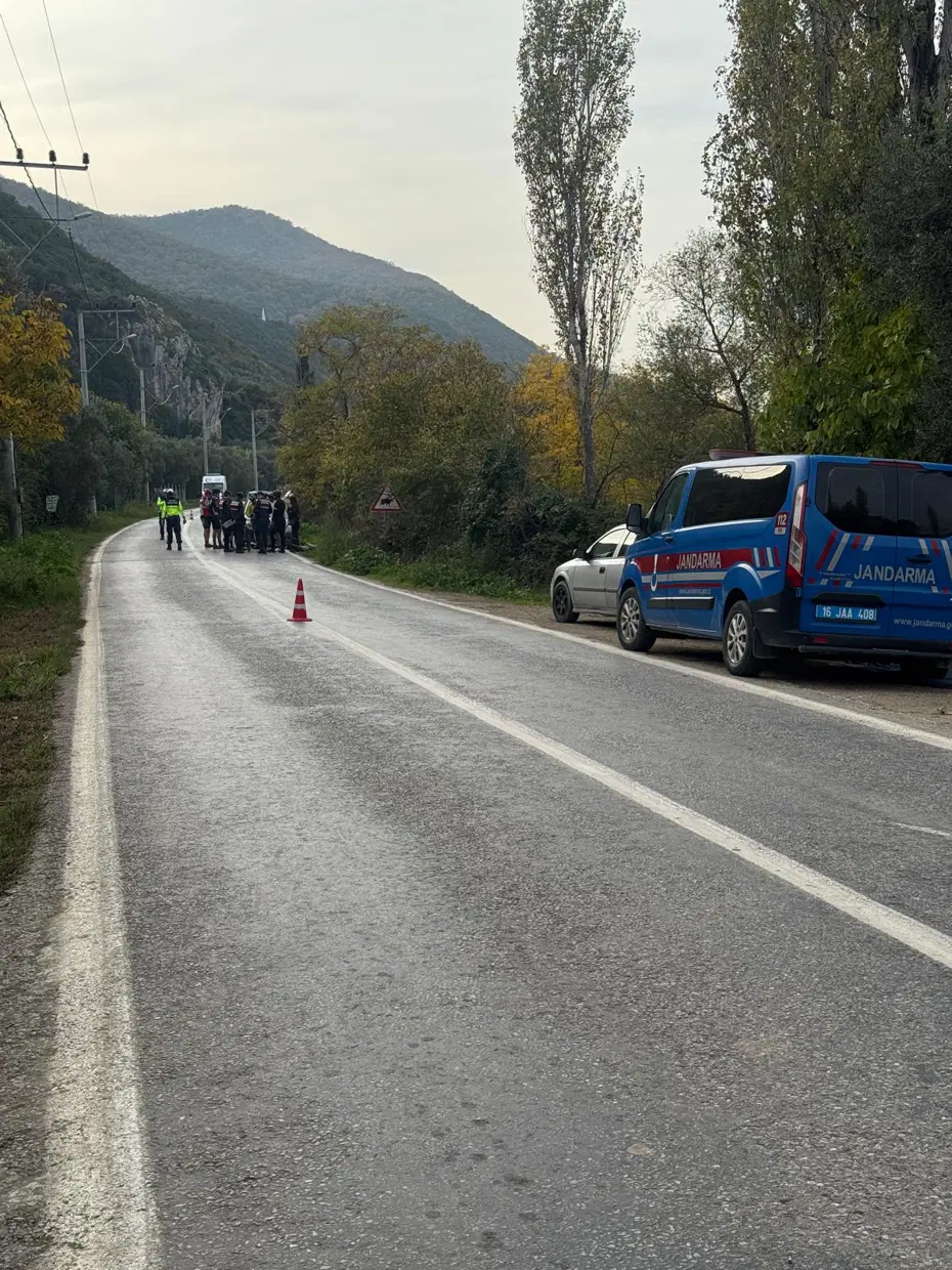 Bisikletli gruba otomobil çarptı: 2 yaralı